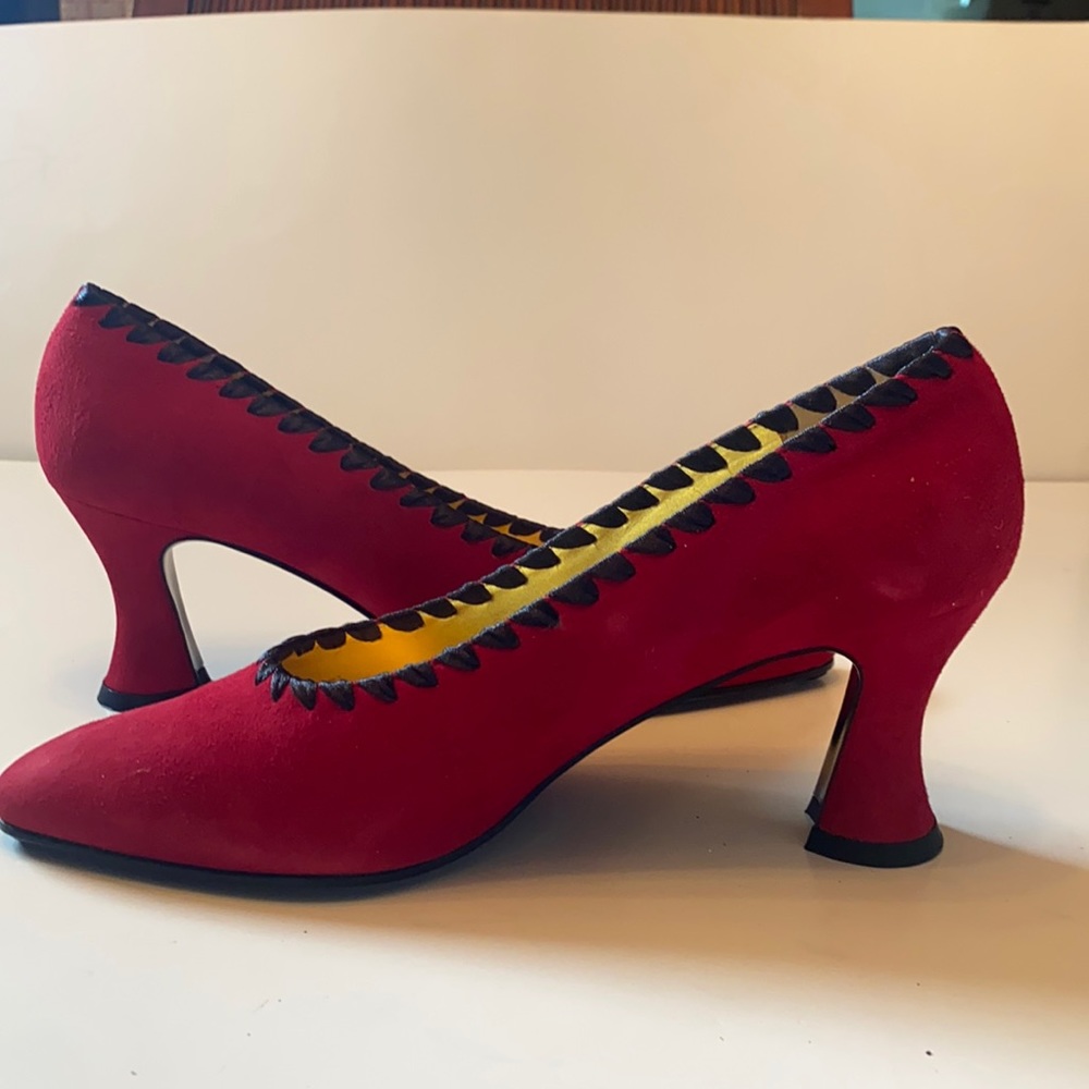 NWOT Exquisite Nuova Donna Pumps